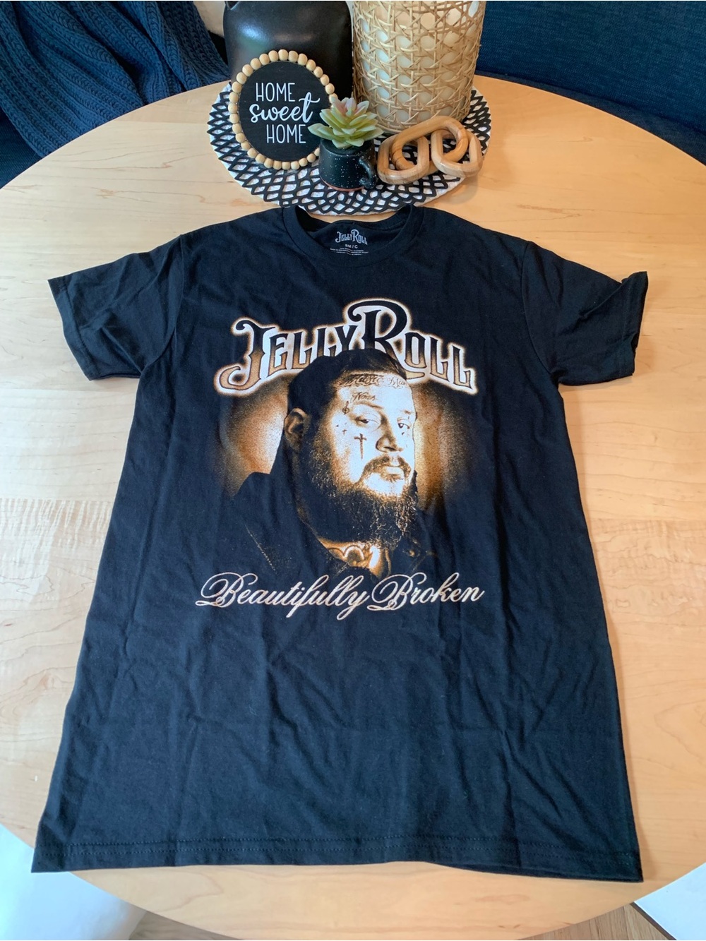 Jelly Roll Beautifully Broken graphic tee size Small
